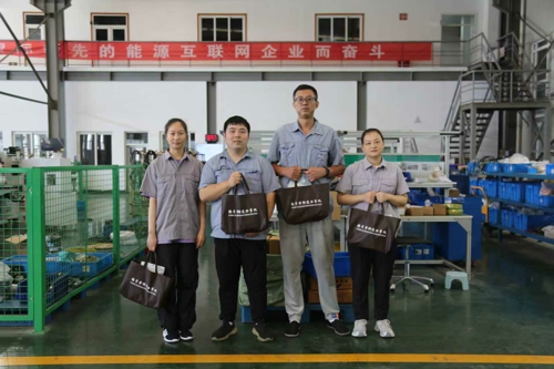 炎夏送清涼，關(guān)懷潤(rùn)人心